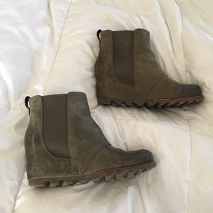 Rare Sorel, green, Lea wedge boots
